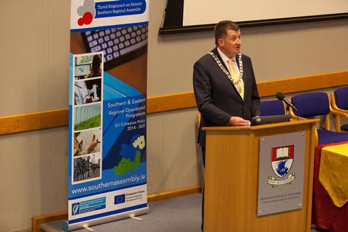 #EU in my Region Open Days Project Visit to ERDF co-funded PMBRC Centre Waterford Institute of Technology, Cllr Damien Geoghegan, Cathaoirleach welcoming those in attendance and presenting on the work
