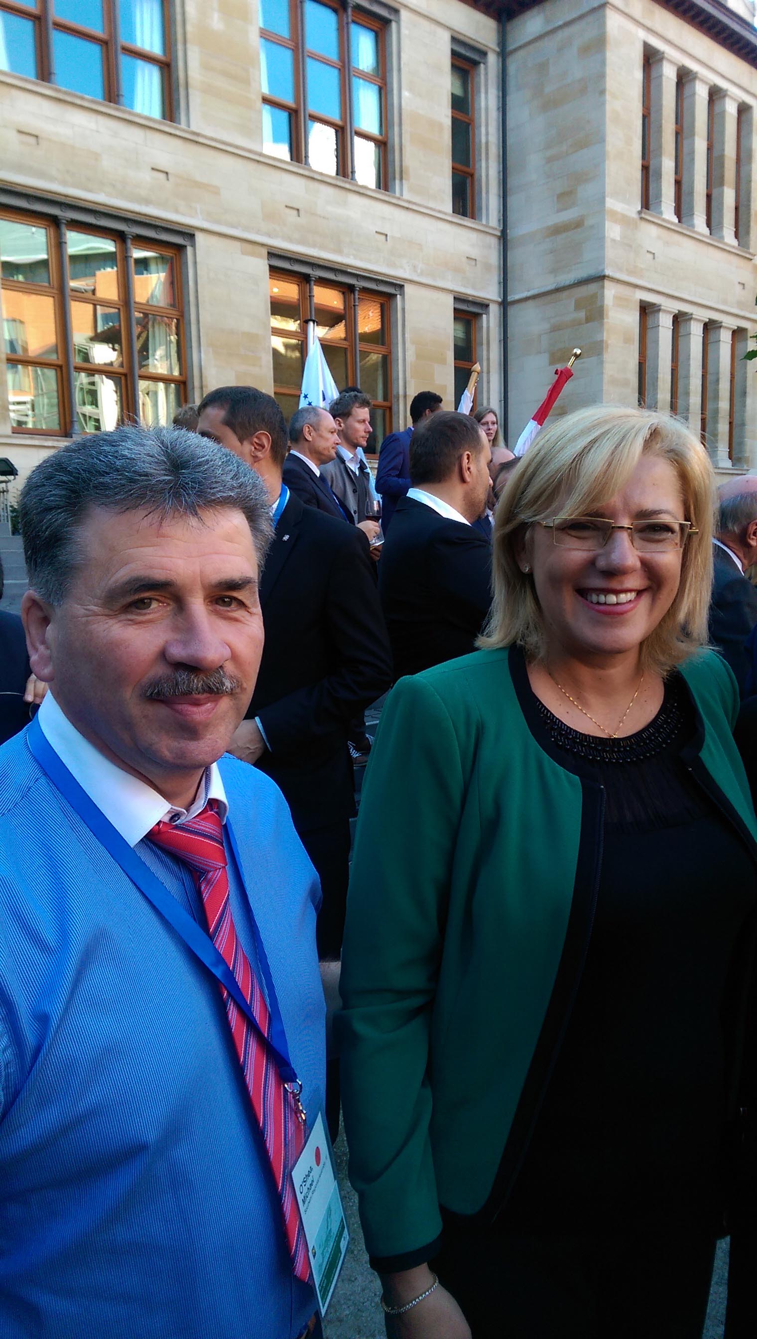 Cllr. Michael O’Shea, Cathaoirleach, Southern Regional Assembly and Ms. Corina Crețu, Commissioner for Regional Policy, at the Committee of the Regions conference, ‘A strong renewed regional policy f